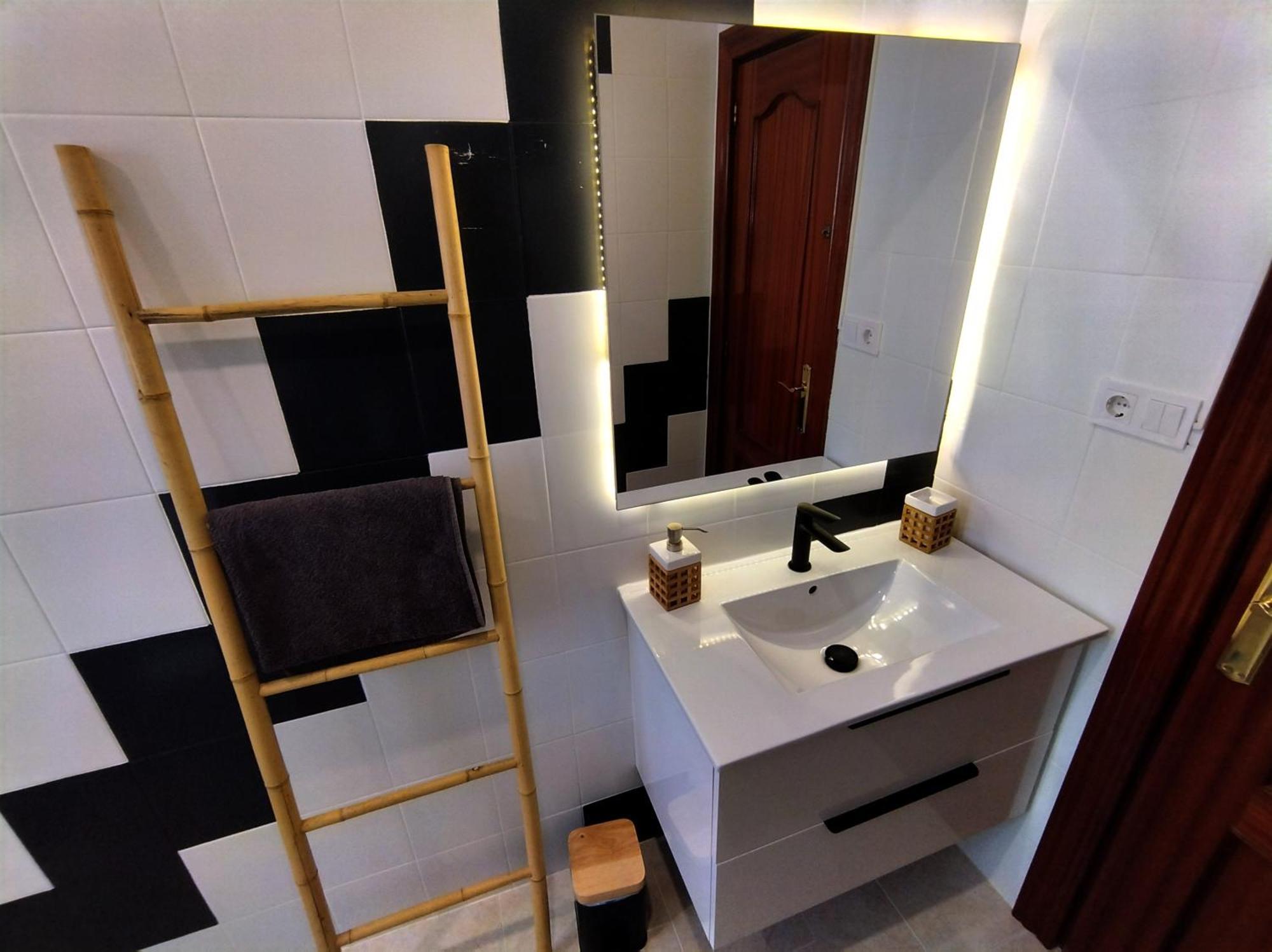 Habitaciones En Apartamento Compartido W Host Alicante Exterior foto